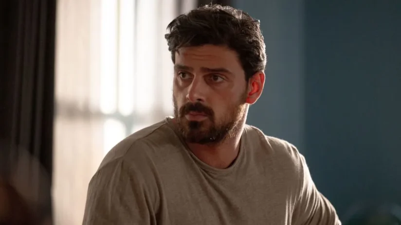 Enzo trong phim The housemaid do tài tử người Italia Michele Morrone thủ vai